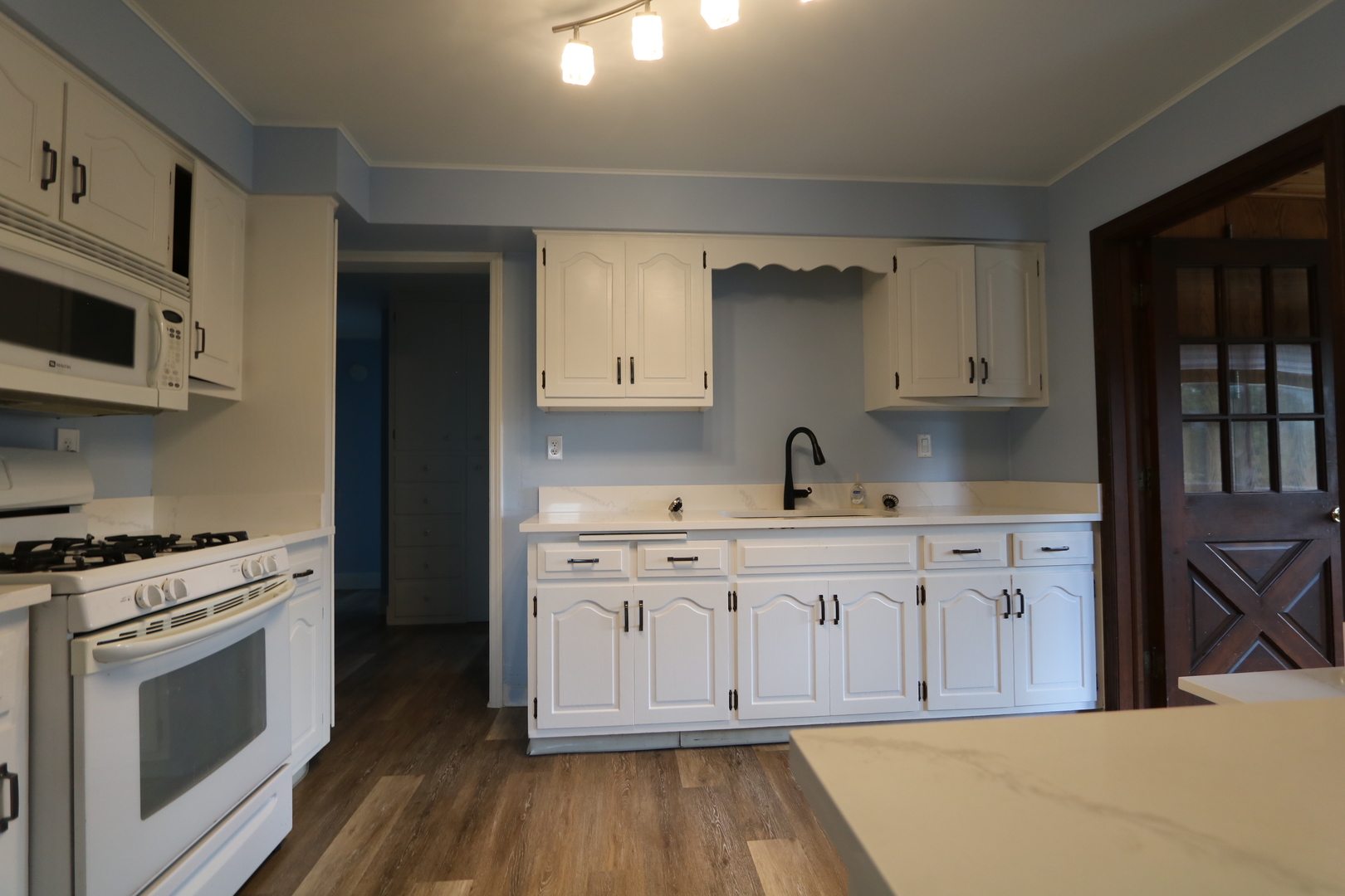 21730 W Highway 113 Highway, Custer Park, IL 60481