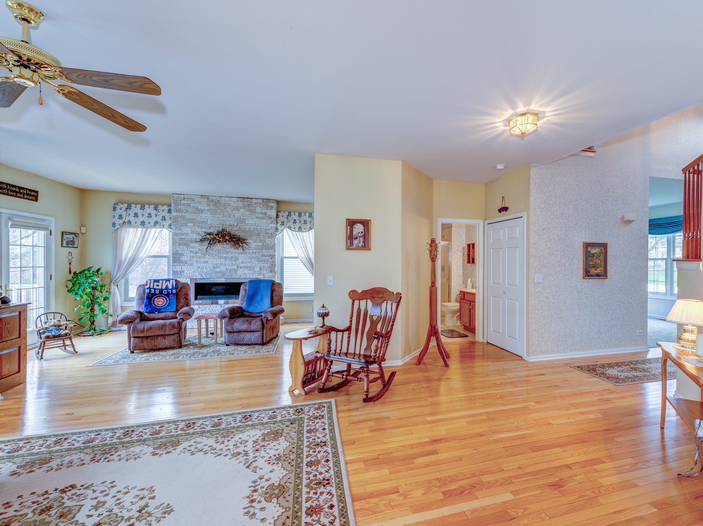 5335 Fox Path Lane, Hoffman Estates, IL 60192