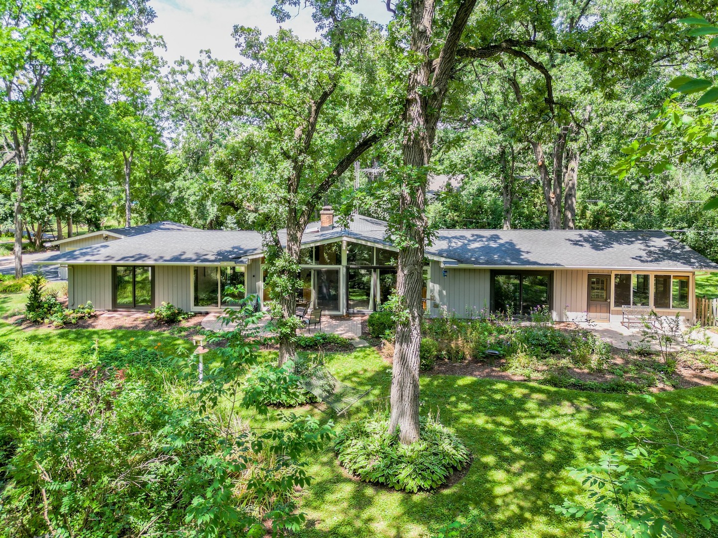 608 Old Hickory Lane, Libertyville, IL 60048