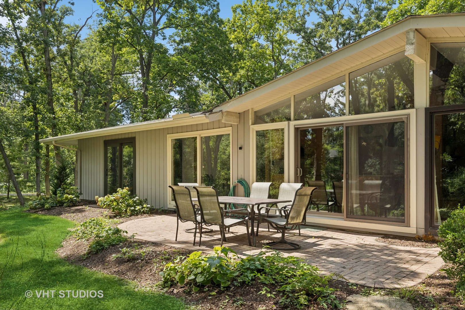 608 Old Hickory Lane, Libertyville, IL 60048