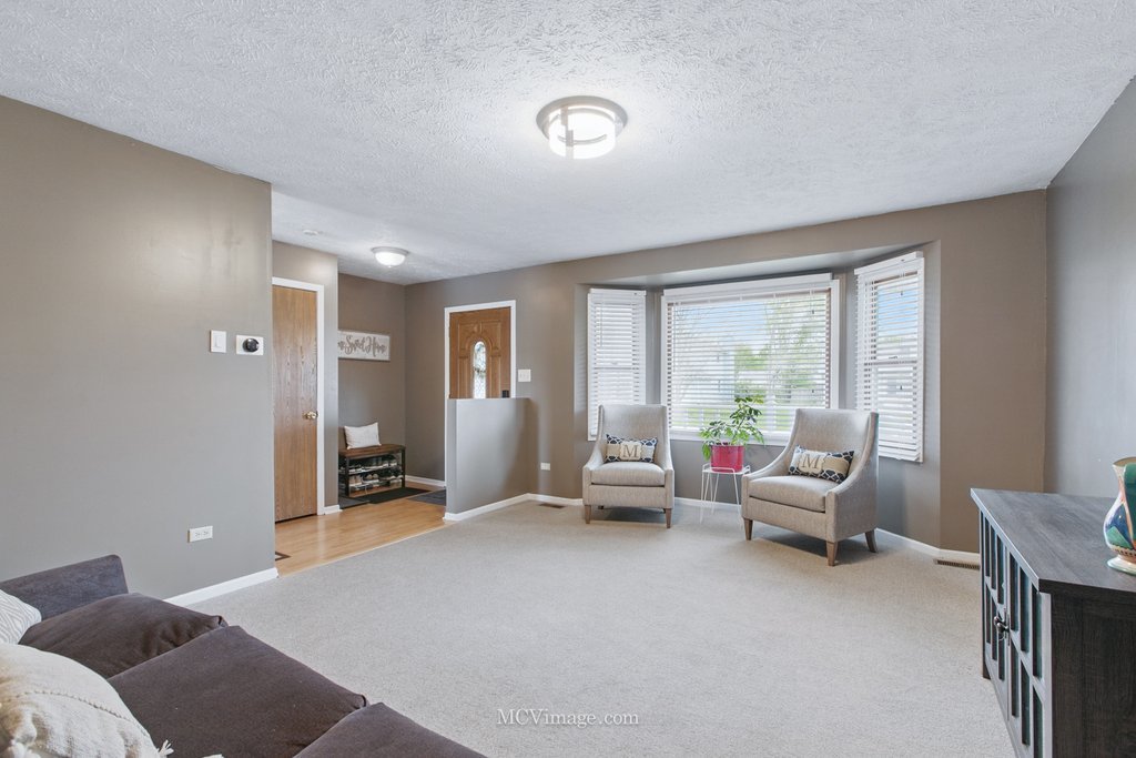 1614 N Autumn Drive, Joliet, IL 60431