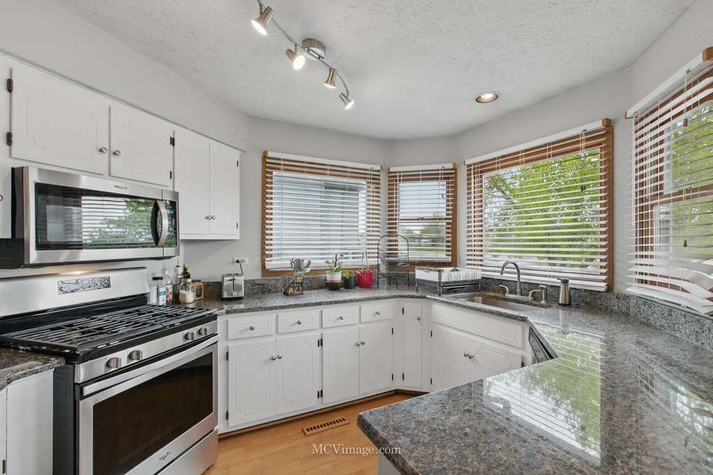 1614 N Autumn Drive, Joliet, IL 60431