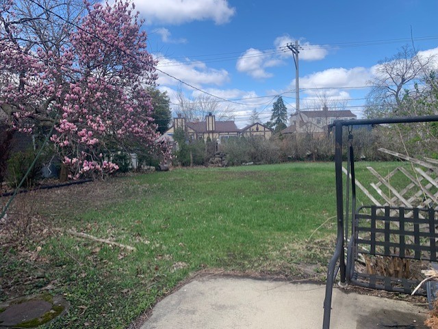 8054 W Prospect Court, Niles, IL 60714