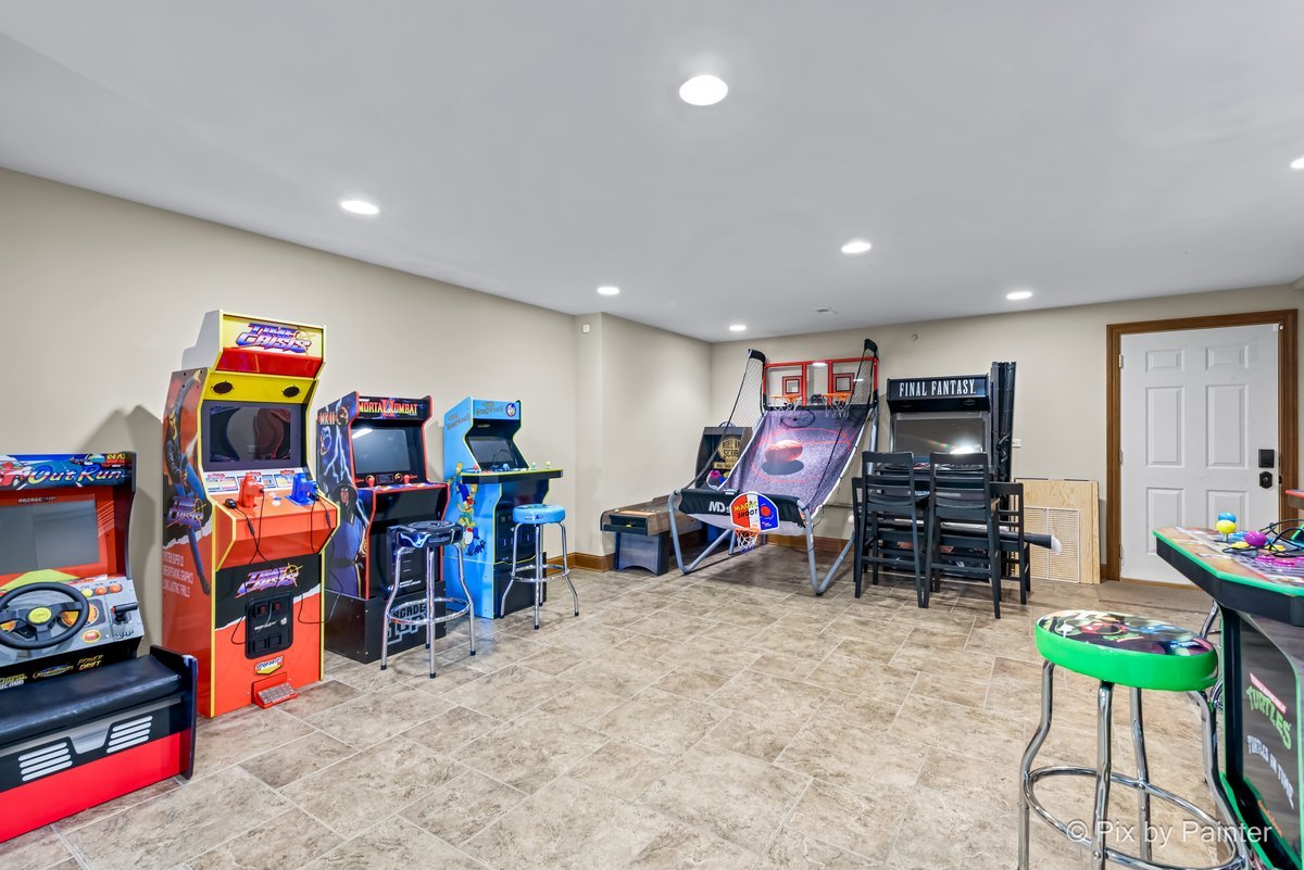 8110 Carriage Lane, Spring Grove, IL 60081
