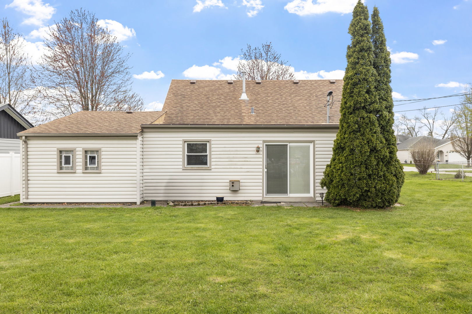 5700 W 82nd Street, Burbank, IL 60459
