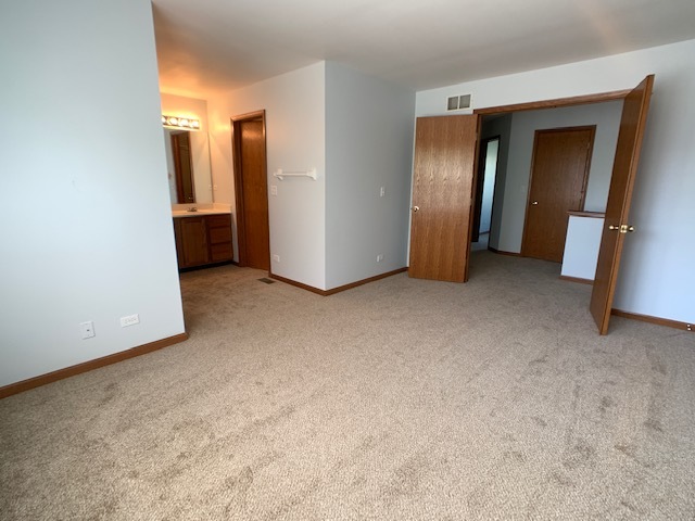 208 Hawk Court, Schaumburg, IL 60193