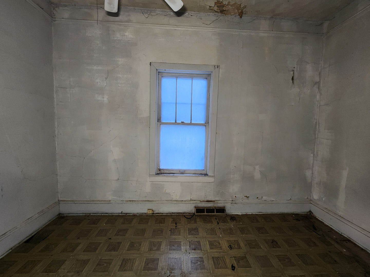 8613 S Colfax Avenue, Chicago, IL 60617