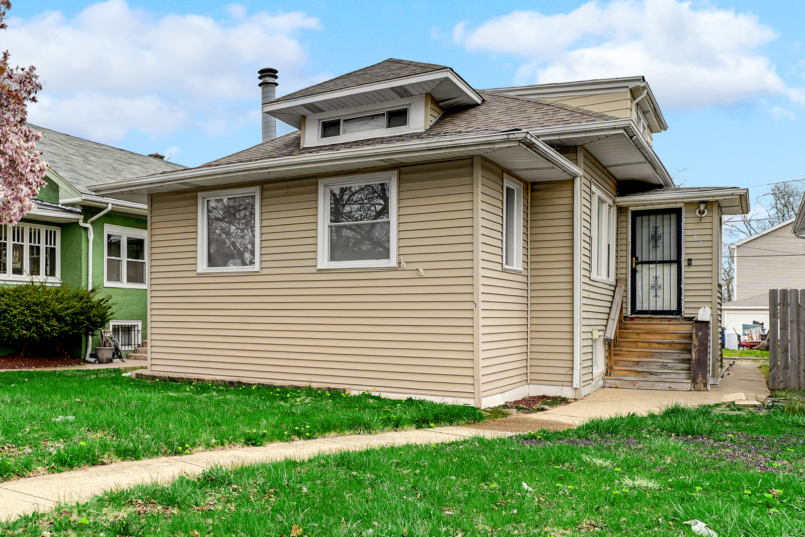 637 S 16th Avenue, Maywood, IL 60153