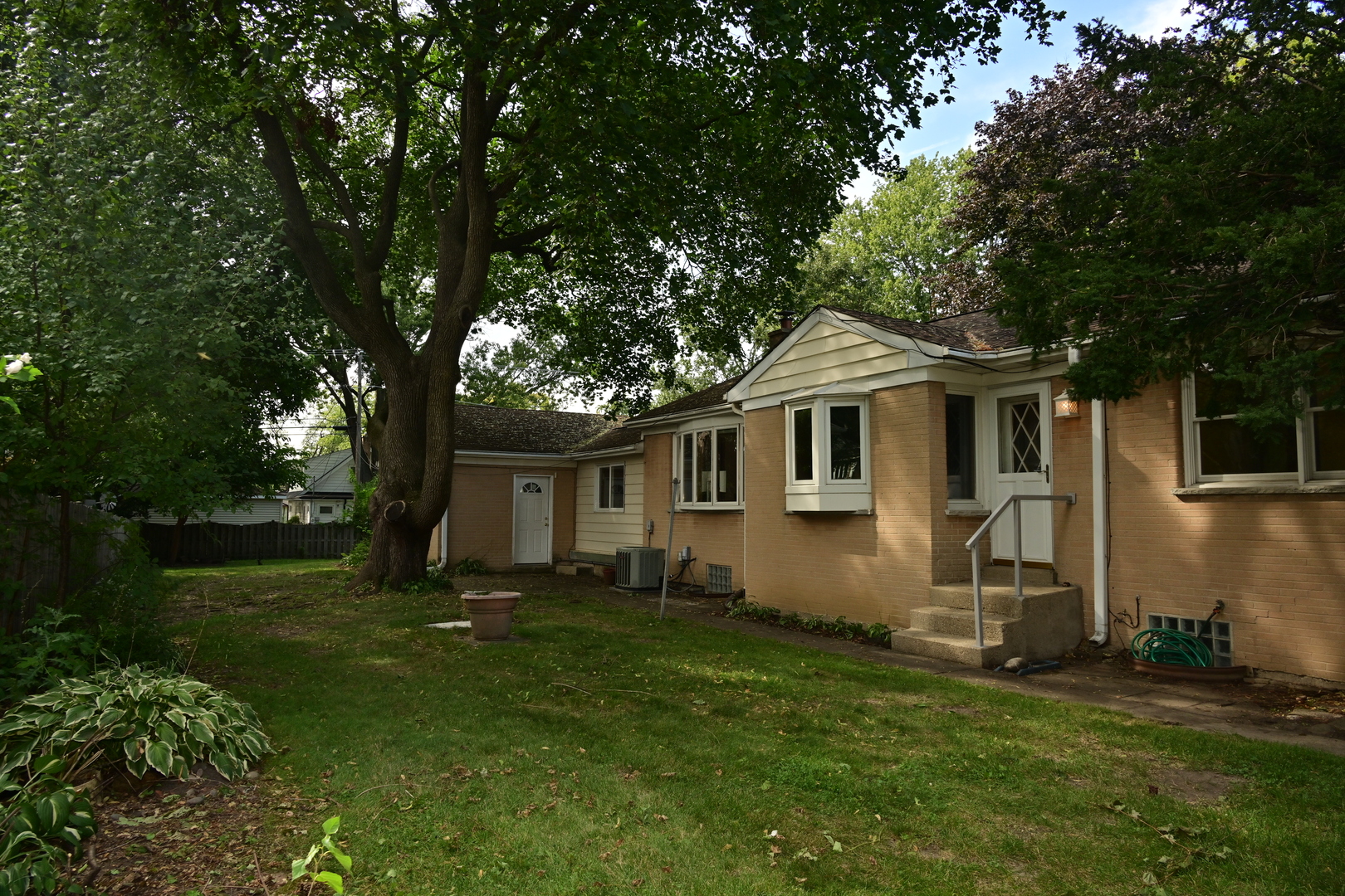20 N Waverly Street, Mount Prospect, IL 60056