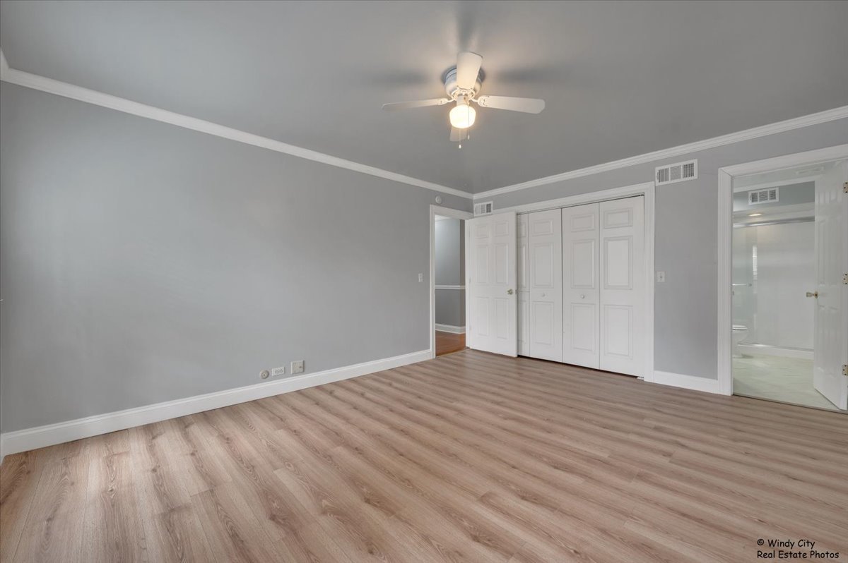 510 SHORELY Drive #201, Barrington, IL 60010