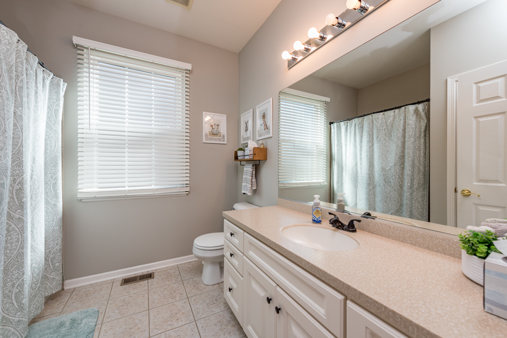 747 N Silver Leaf Lane, Round Lake, IL 60073
