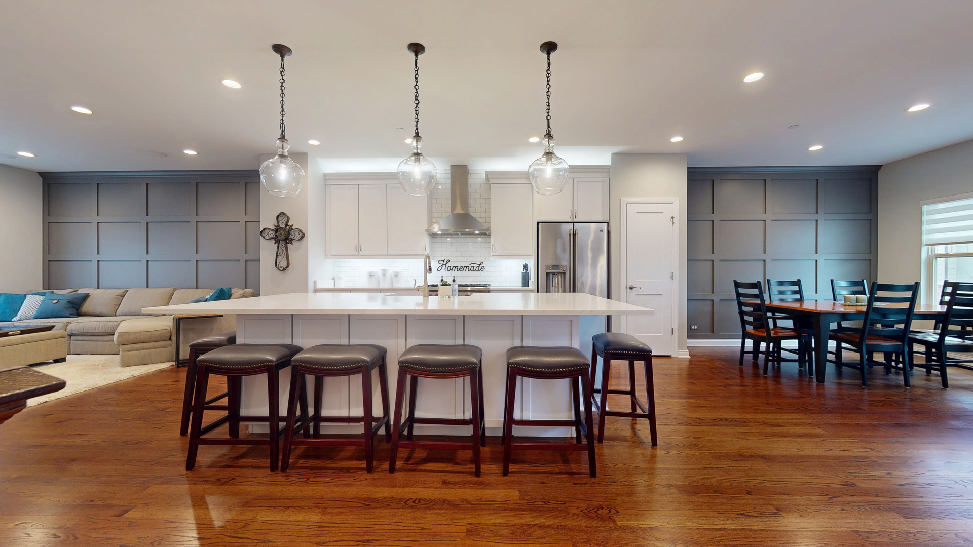 626 Parkside Court, Libertyville, IL 60048