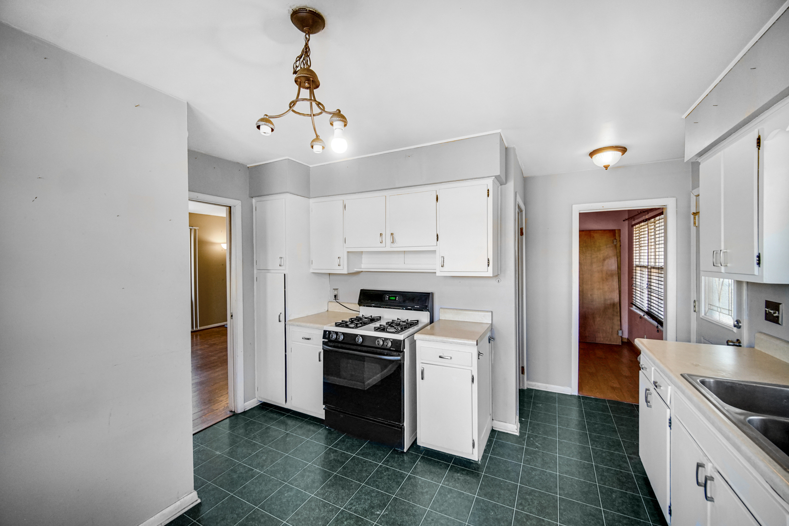 2564 Plainfield Road, Joliet, IL 60435