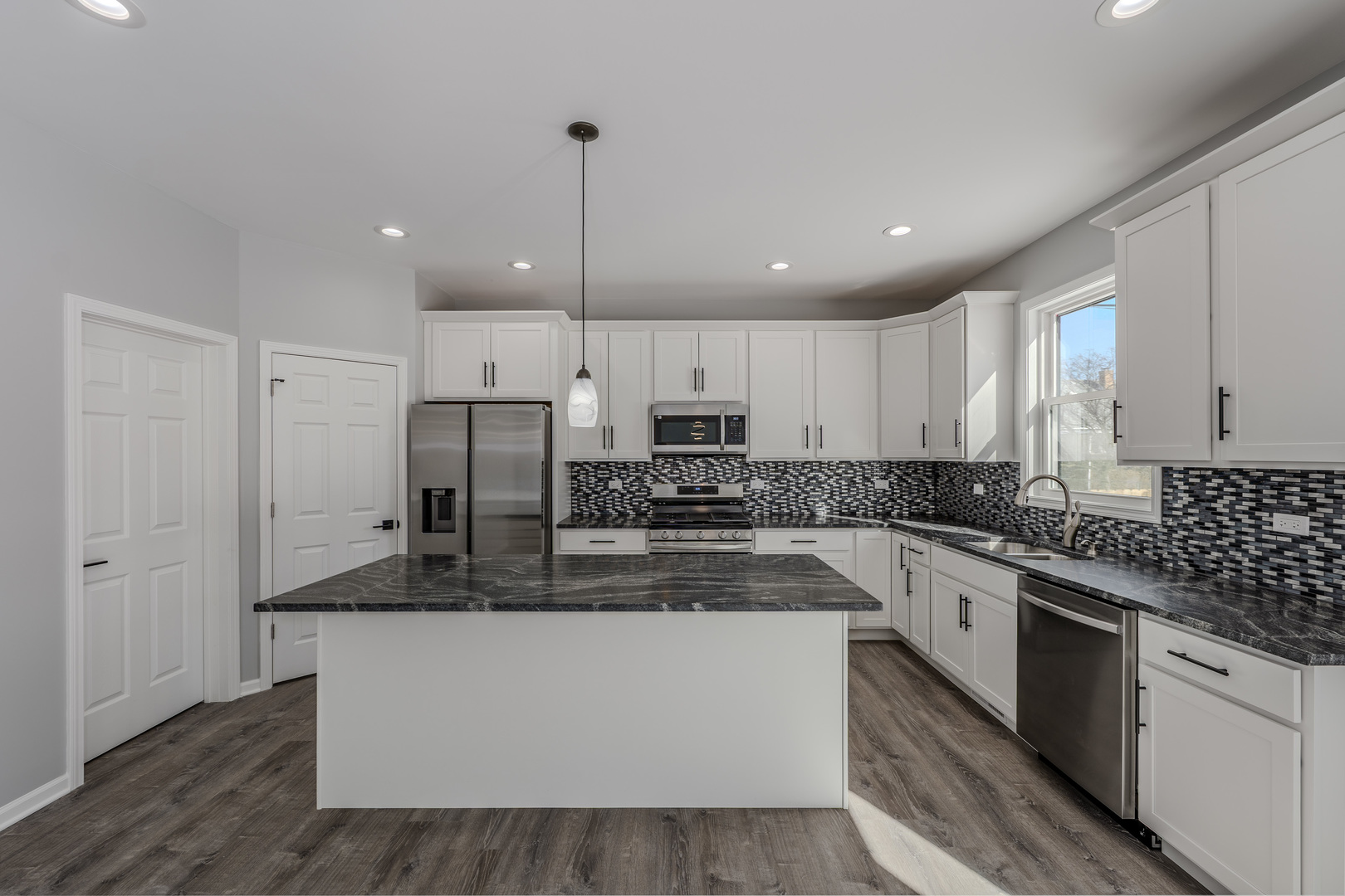 705 N Garfield Street, Lombard, IL 60148