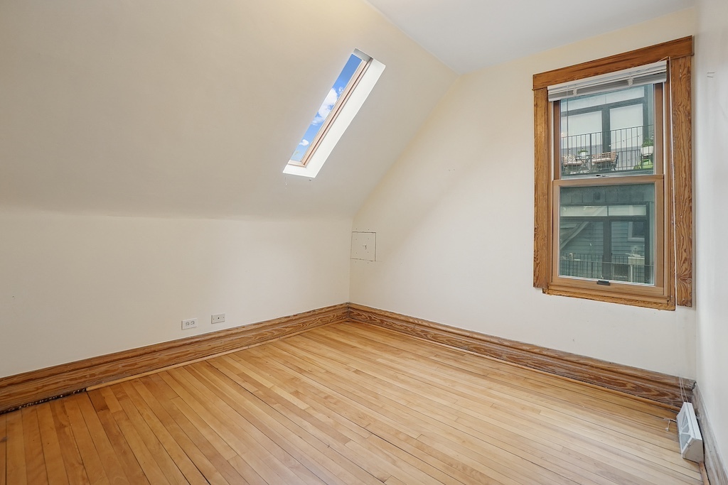 3945 W Dakin Street, Chicago, IL 60618