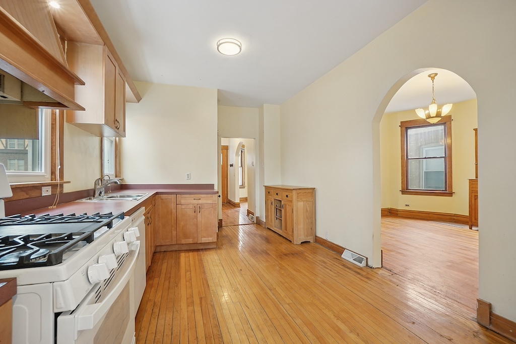 3945 W Dakin Street, Chicago, IL 60618