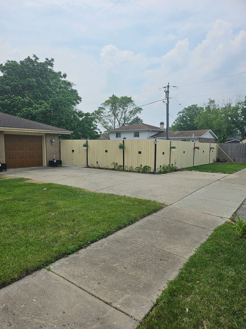 725 Terry Drive, Joliet, IL 60435