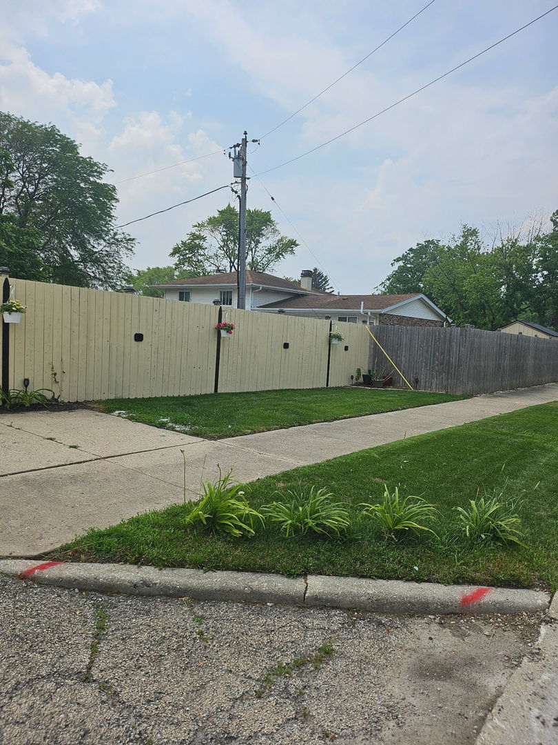 725 Terry Drive, Joliet, IL 60435