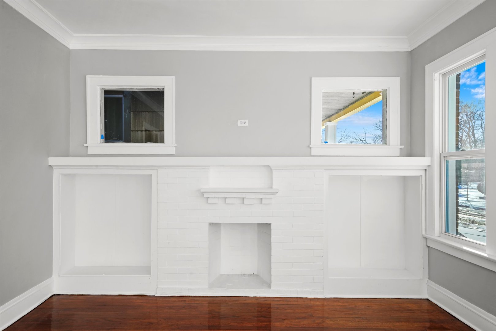 8045 S Escanaba Avenue, Chicago, IL 60617