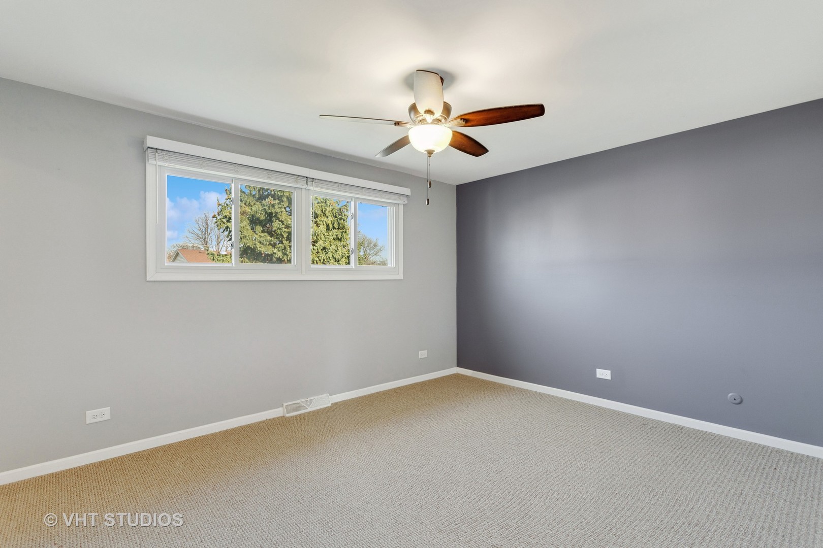 385 N Clarendon Avenue, Lombard, IL 60148