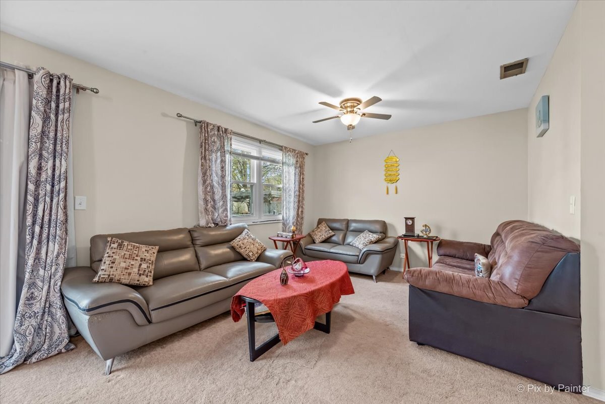 1889 Gregory Avenue, Glendale Heights, IL 60139