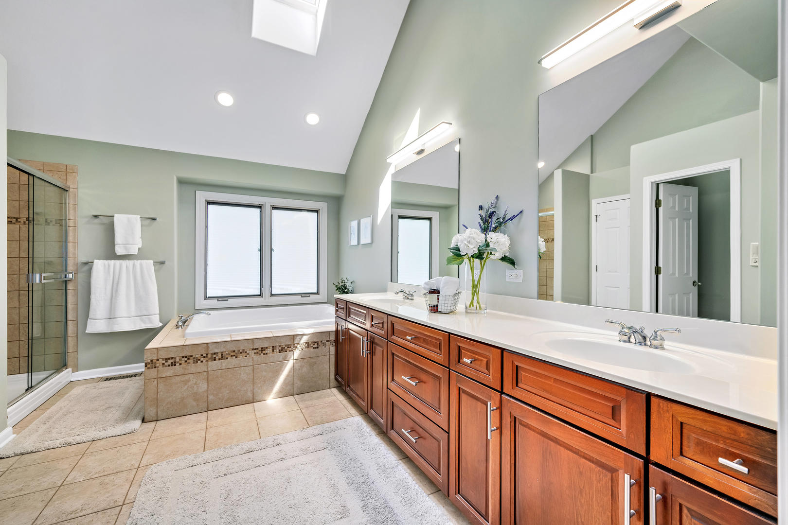 4340 Roslyn Road, Downers Grove, IL 60515