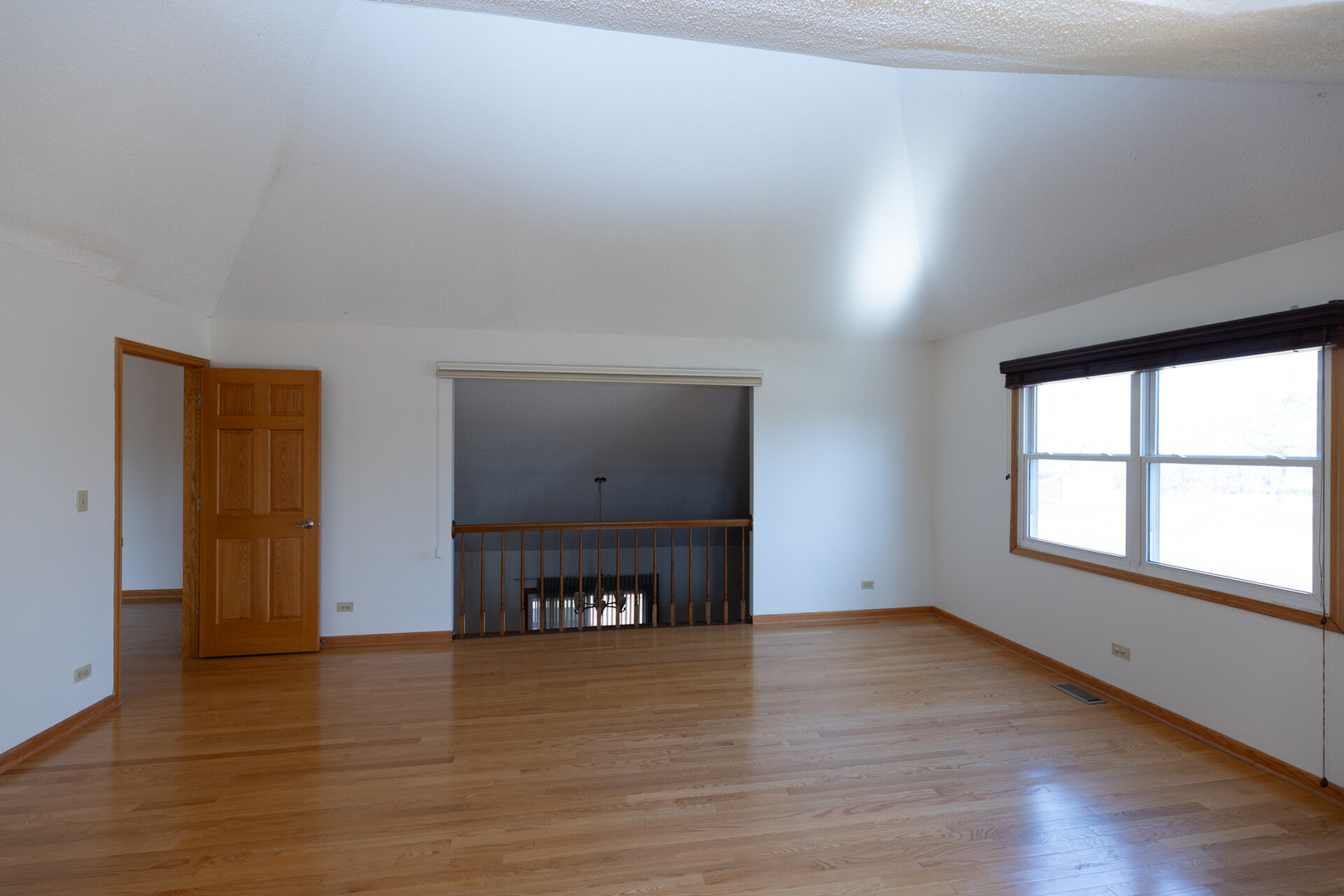 351 Jamestown Avenue, Westmont, IL 60559