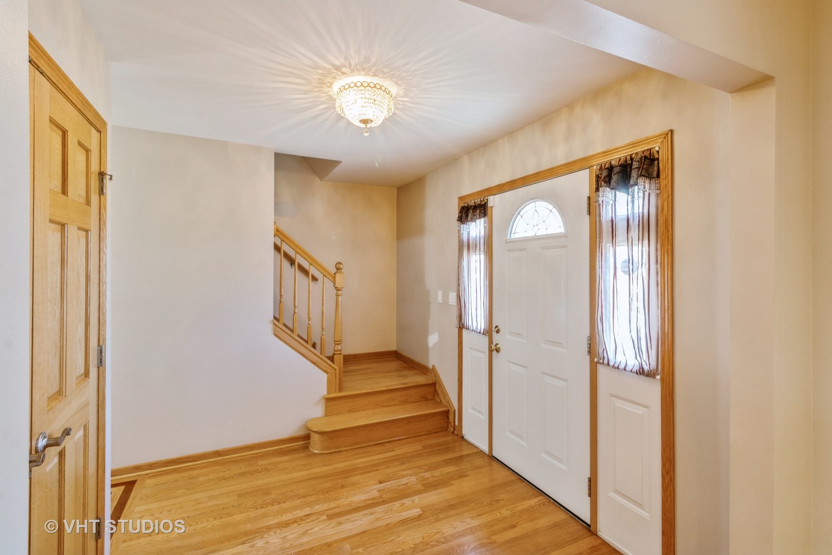 351 Jamestown Avenue, Westmont, IL 60559