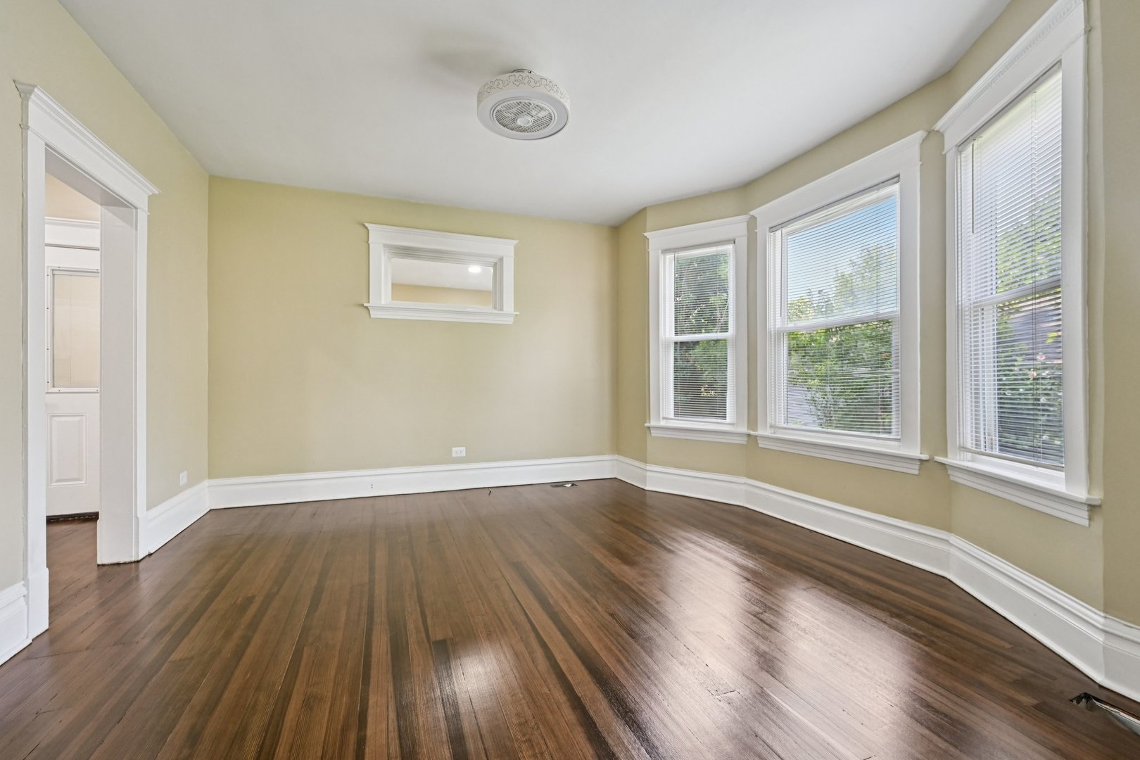 325 4th Street, Waukegan, IL 60085