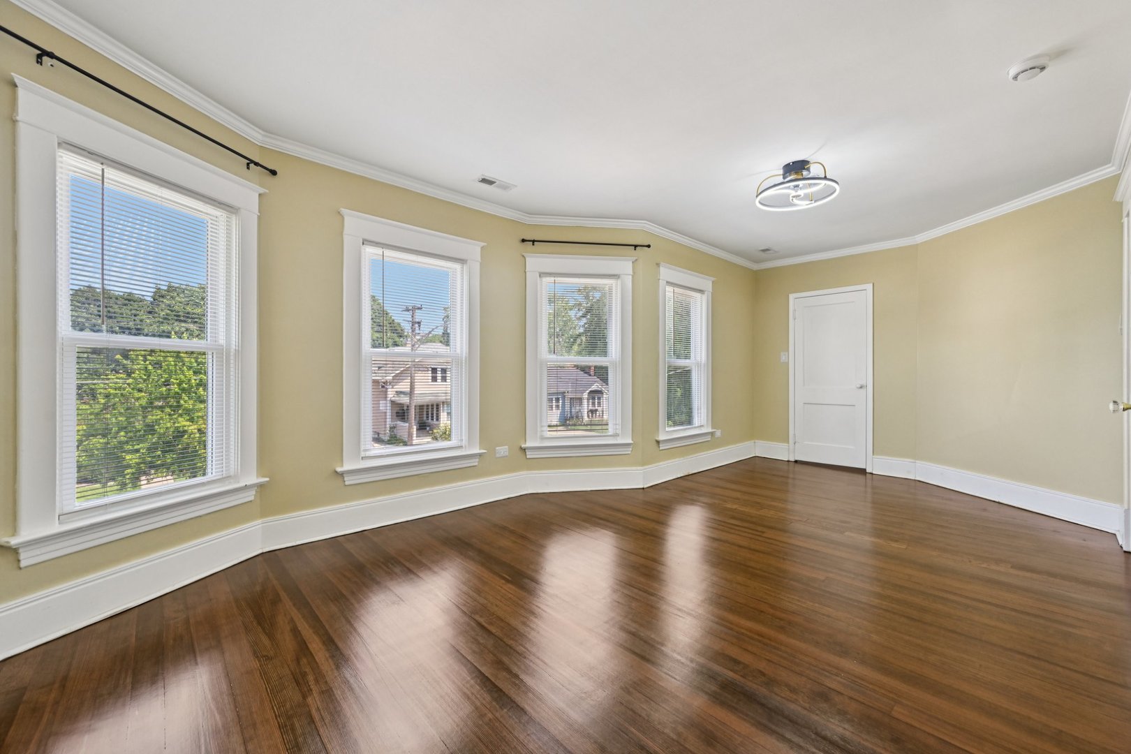 325 4th Street, Waukegan, IL 60085