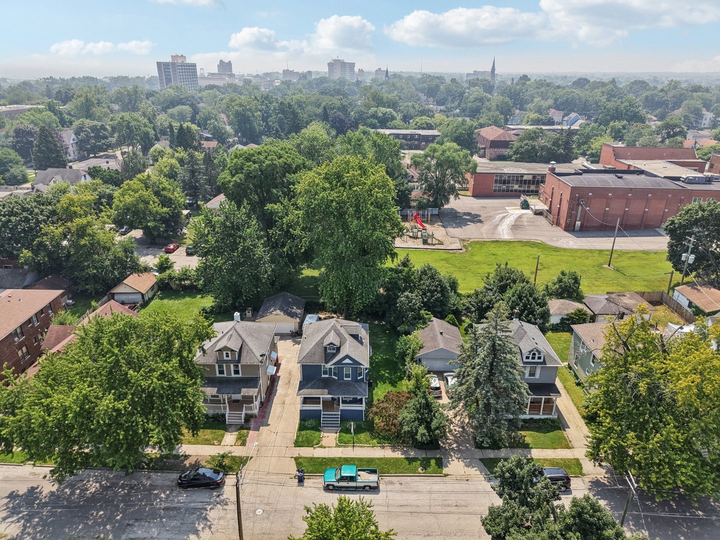 325 4th Street, Waukegan, IL 60085