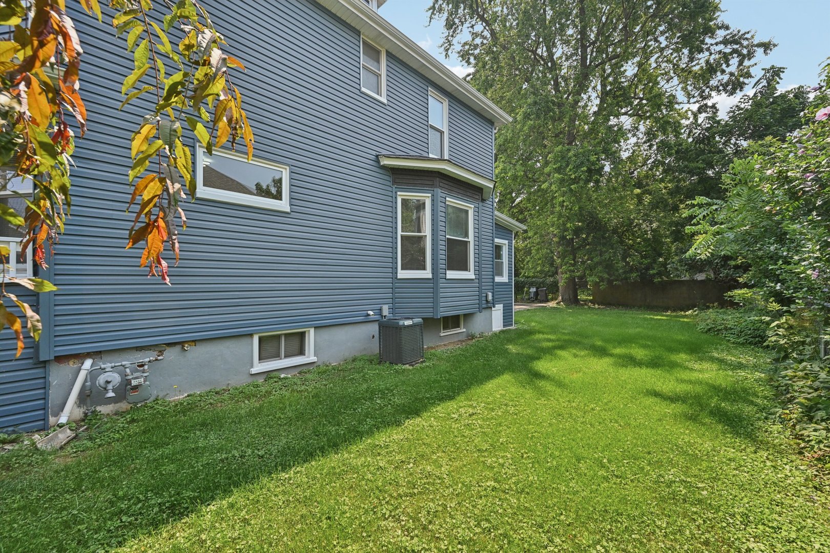 325 4th Street, Waukegan, IL 60085