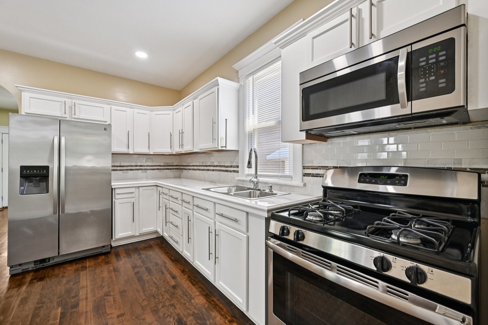 325 4th Street, Waukegan, IL 60085