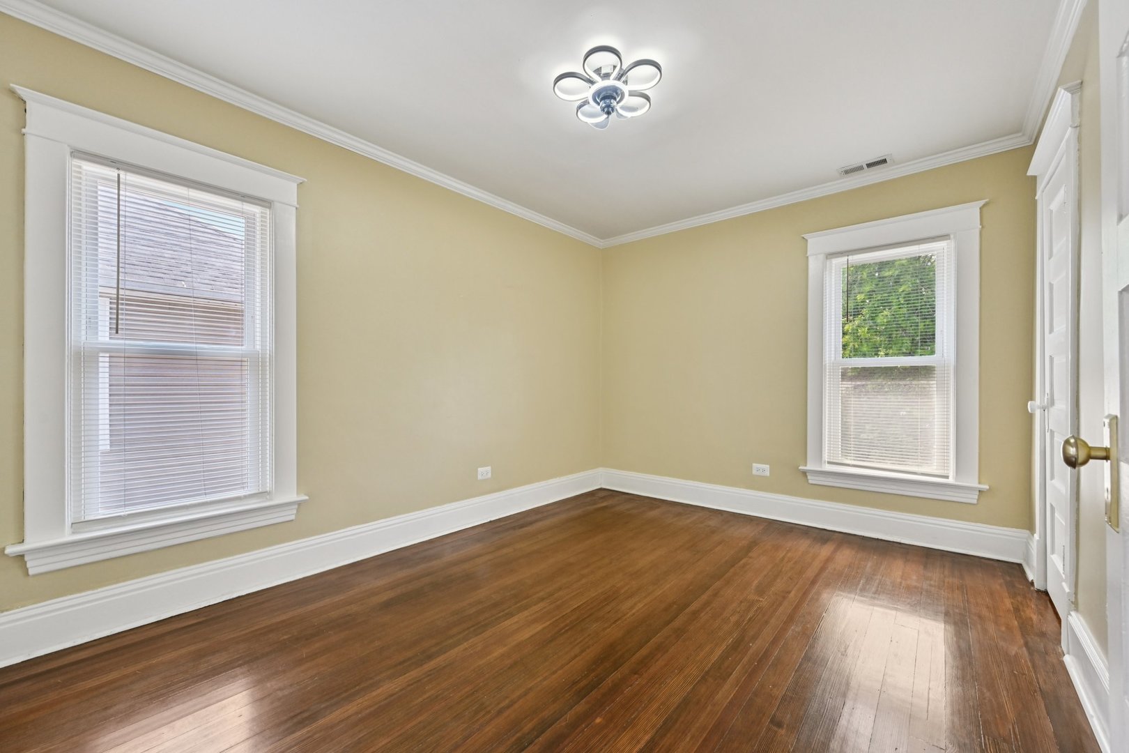 325 4th Street, Waukegan, IL 60085