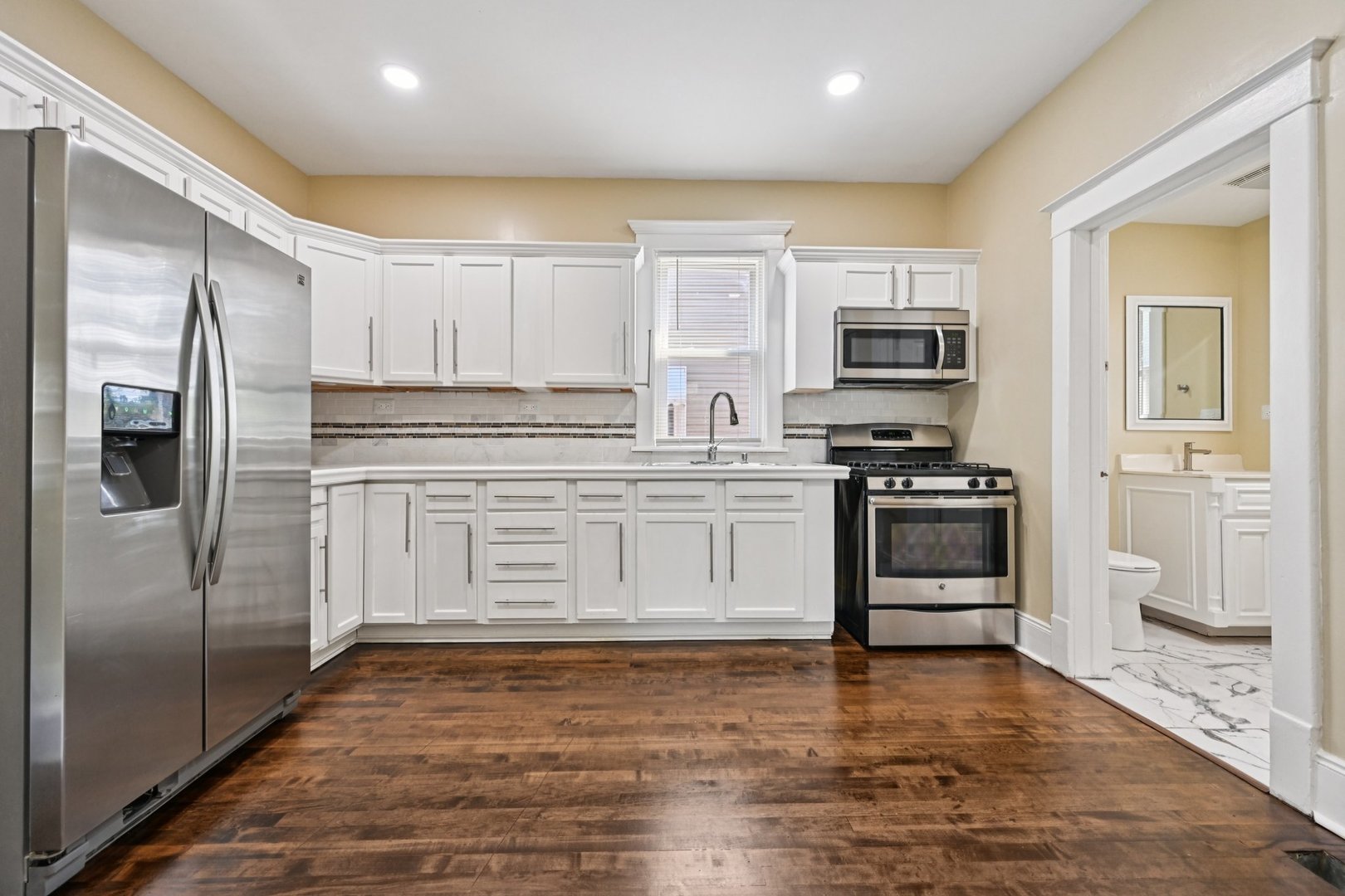 325 4th Street, Waukegan, IL 60085