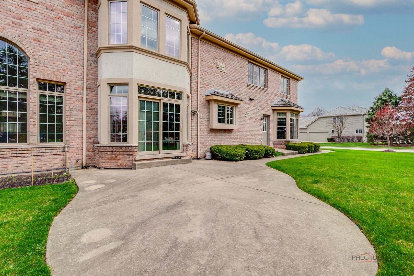 1304 Lingonberry Court, Libertyville, IL 60048