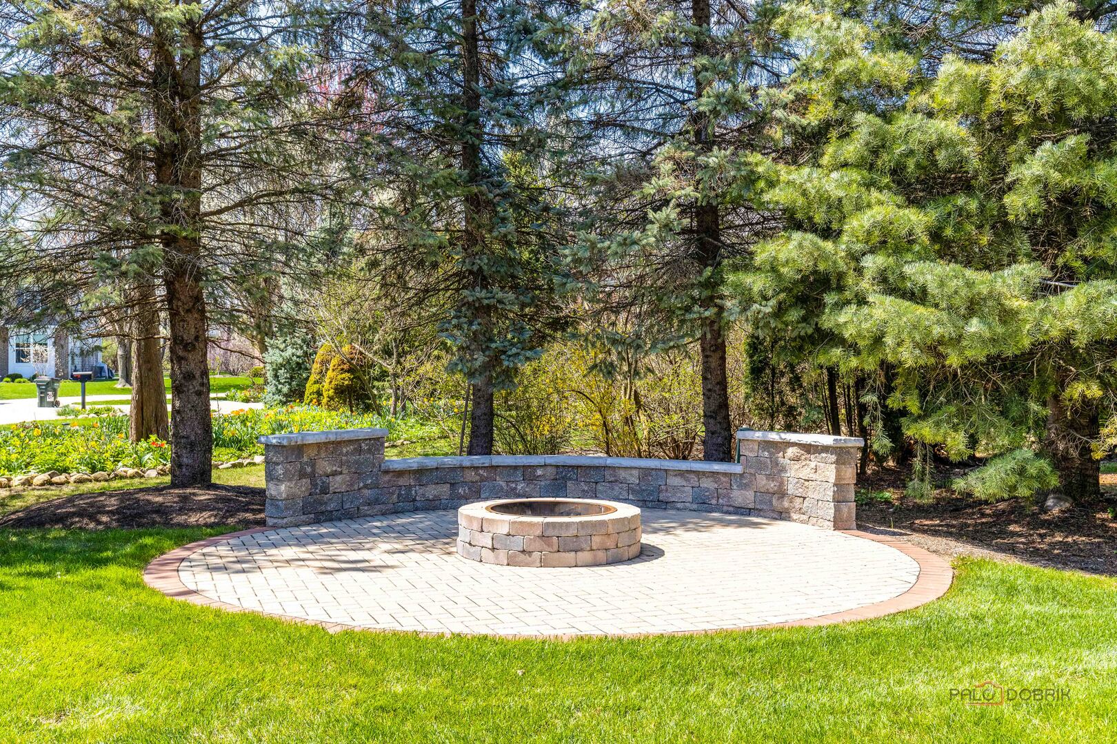 1304 Lingonberry Court, Libertyville, IL 60048