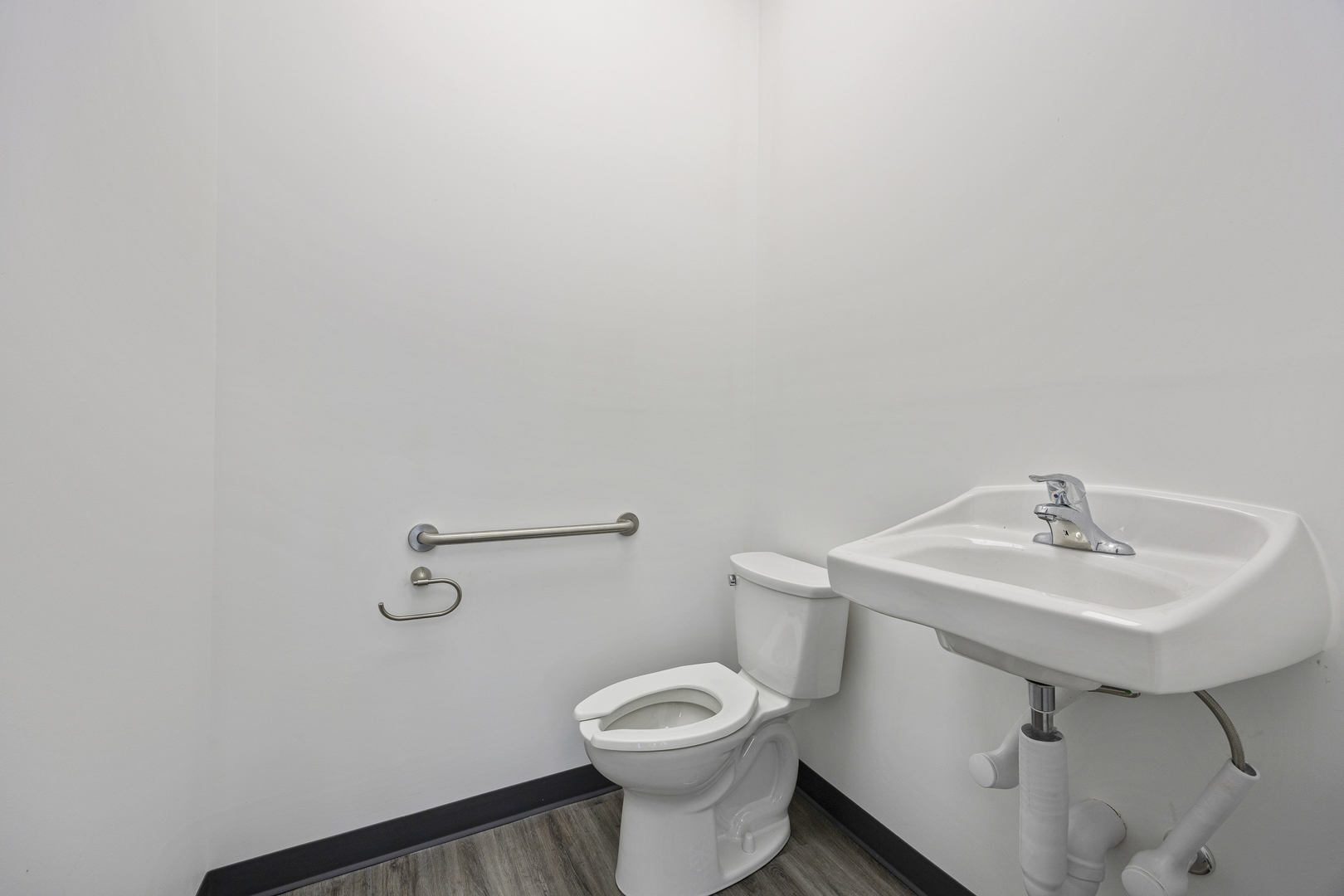 27W201 Geneva Road, Winfield, IL 60190