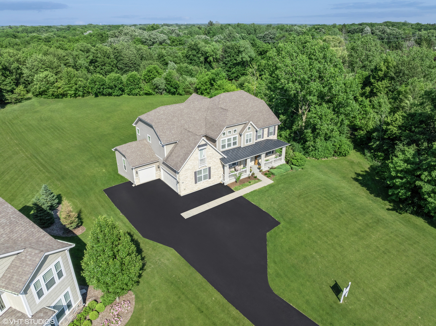 32 E Peter Lane, Hawthorn Woods, IL 60047