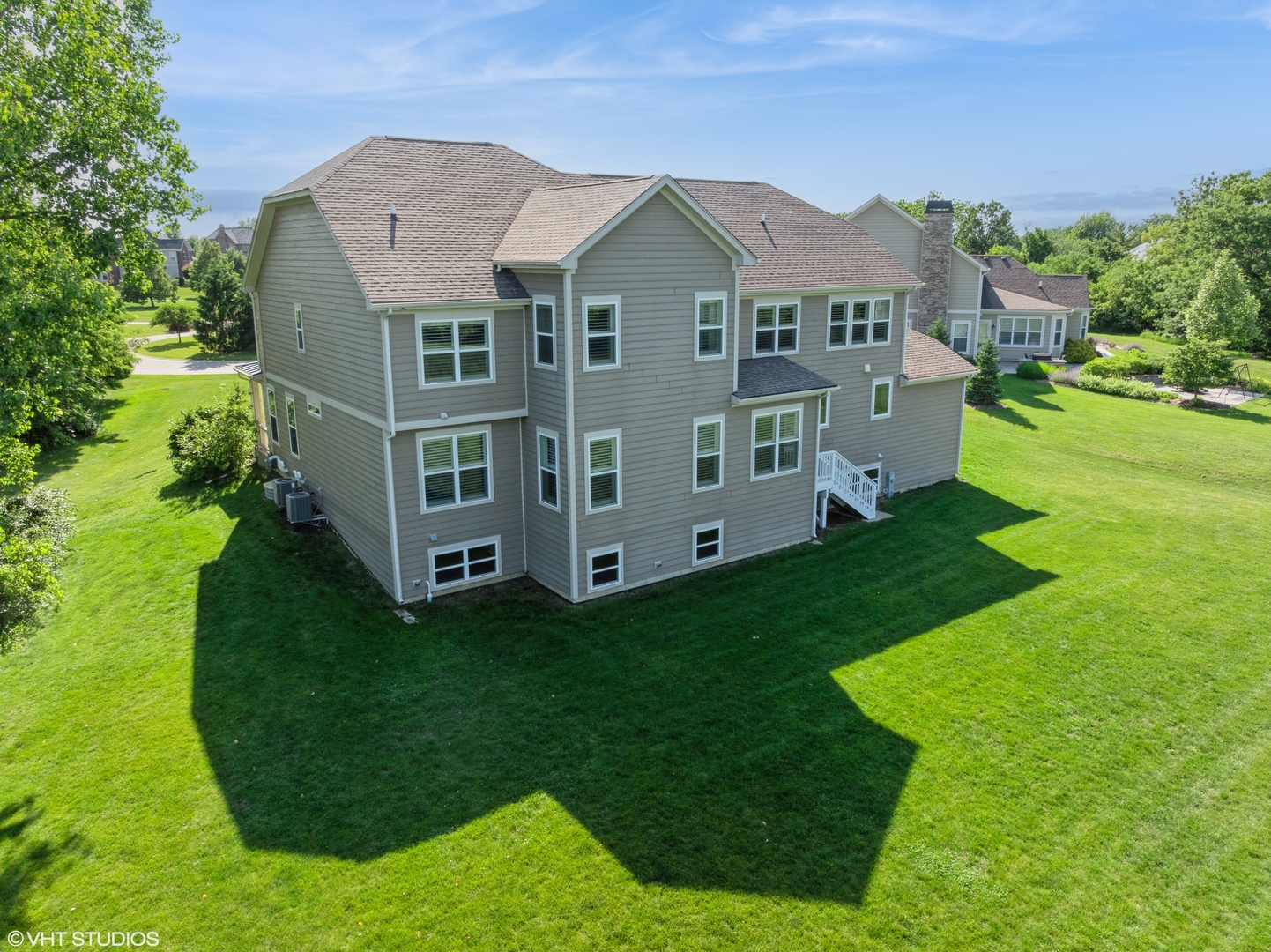 32 E Peter Lane, Hawthorn Woods, IL 60047