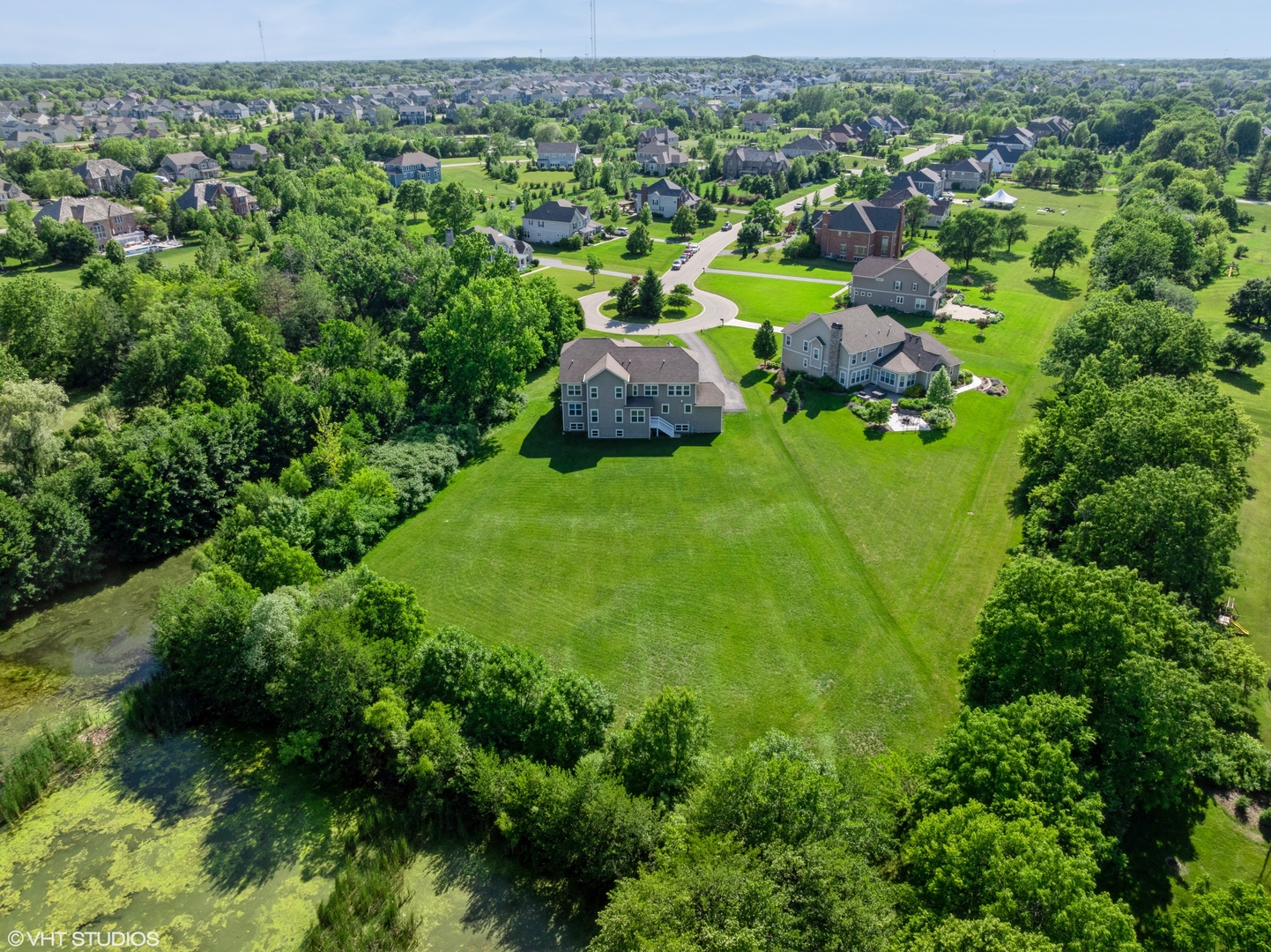 32 E Peter Lane, Hawthorn Woods, IL 60047