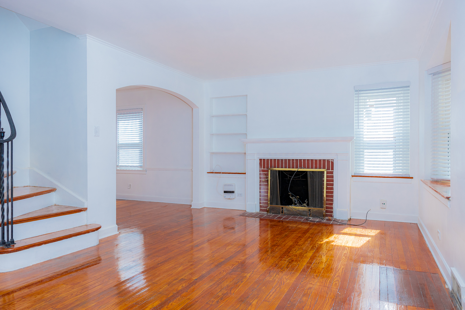 813 S 3rd Avenue, Maywood, IL 60153
