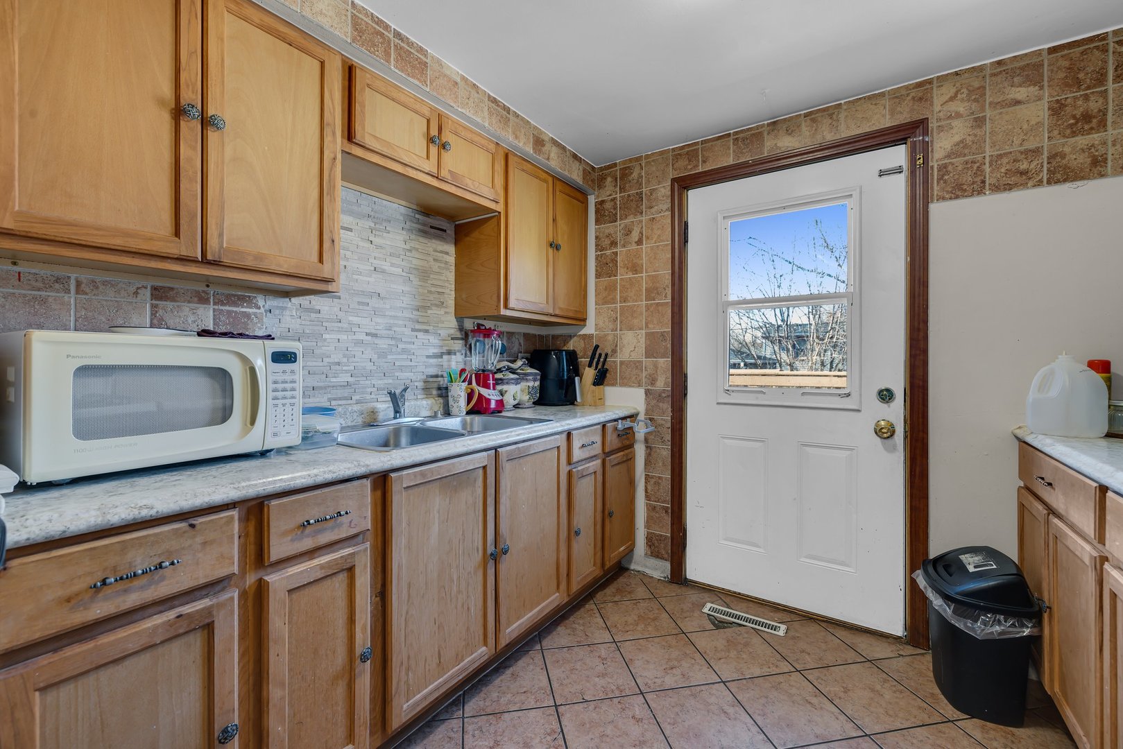 1824 Endicott Circle, Carpentersville, IL 60110