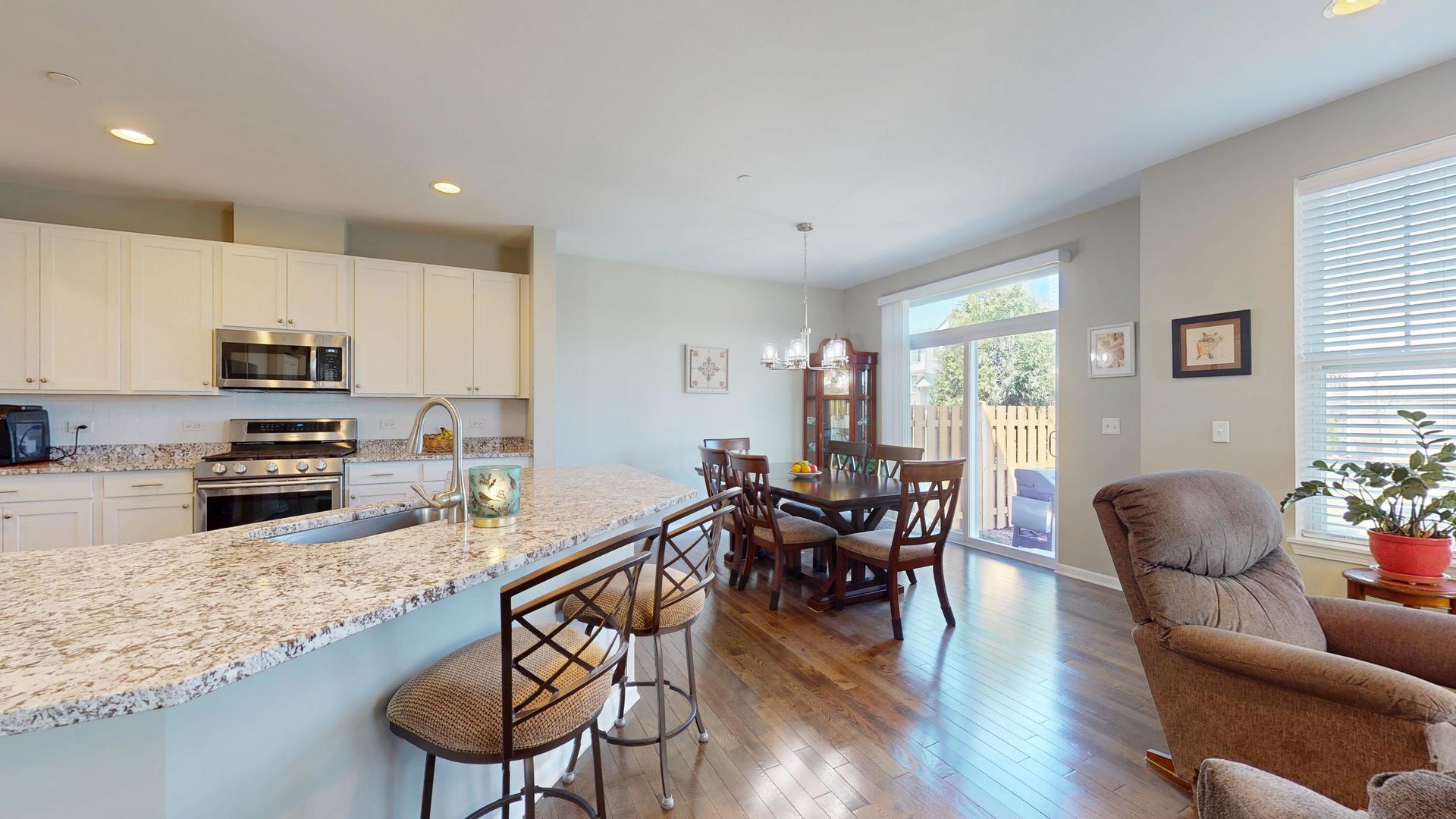 3221 N Heritage Lane, Arlington Heights, IL 60004