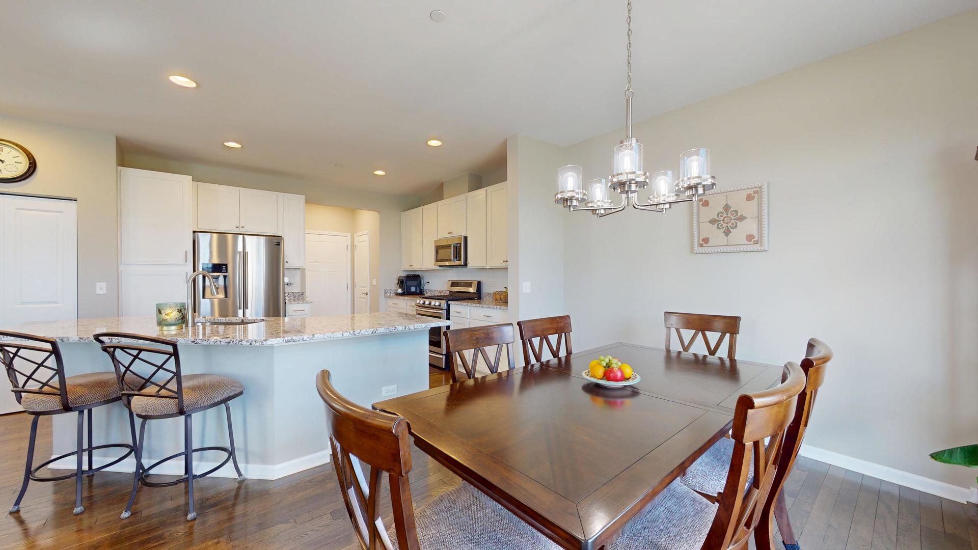 3221 N Heritage Lane, Arlington Heights, IL 60004