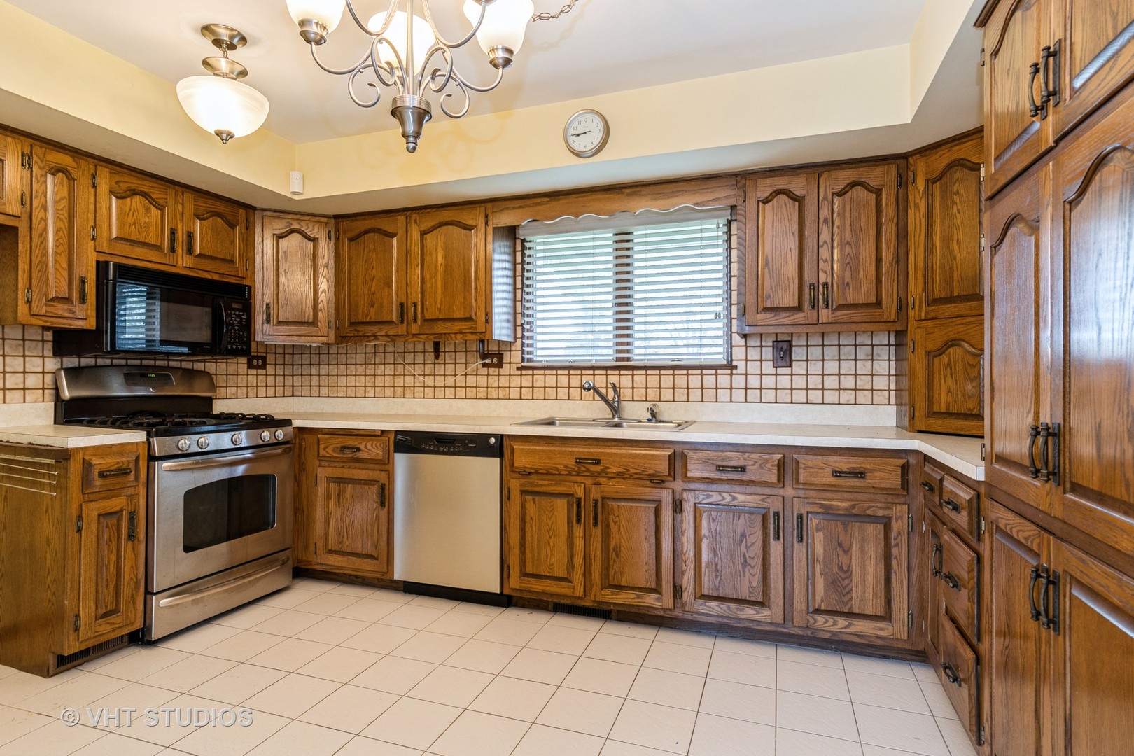 930 Sheila Drive, Joliet, IL 60435