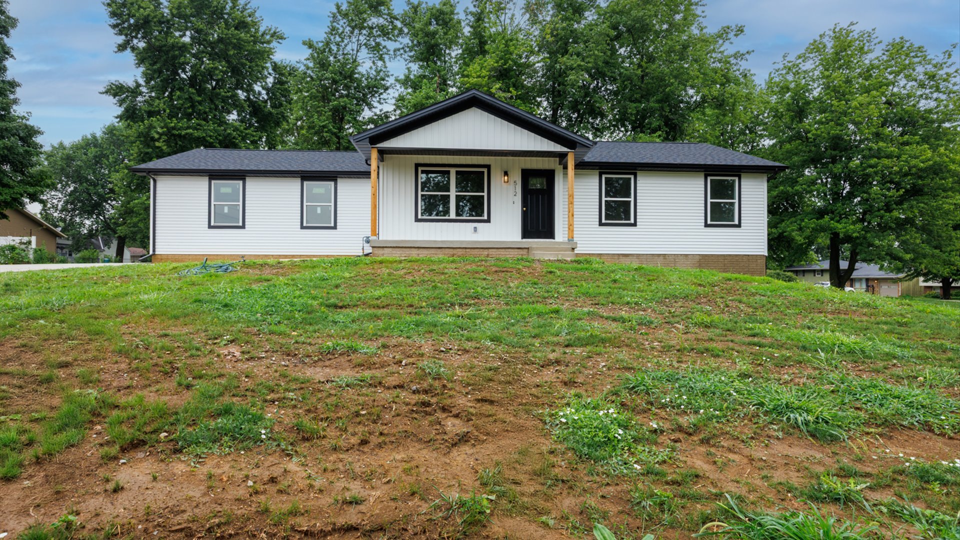 512 E Walnut Street, Hudson, IL 61748