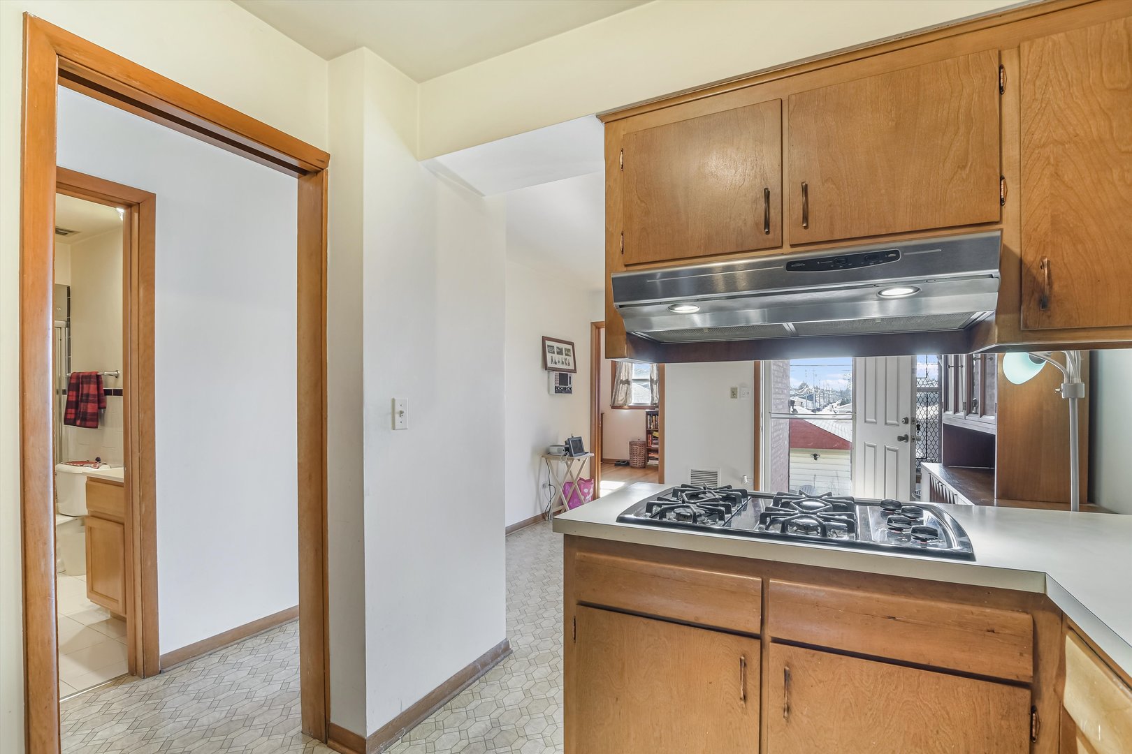 5913 W Montrose Avenue, Chicago, IL 60634