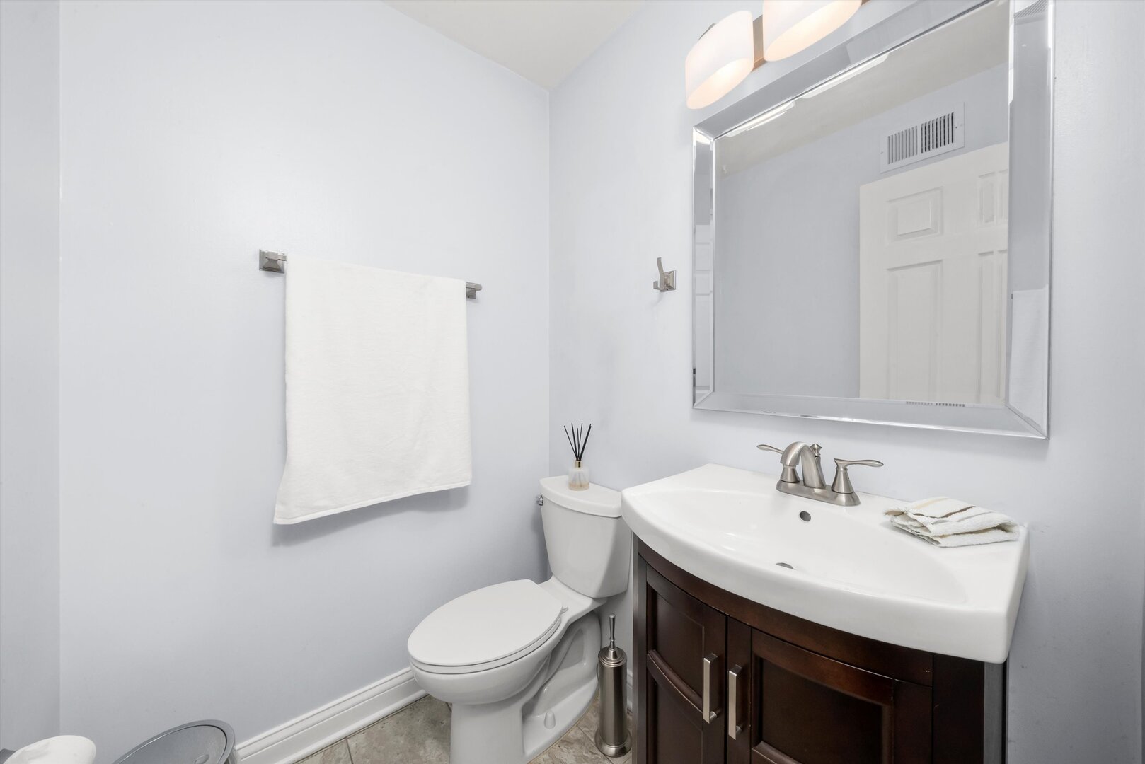 1302 S Mallard Lane, Mount Prospect, IL 60056