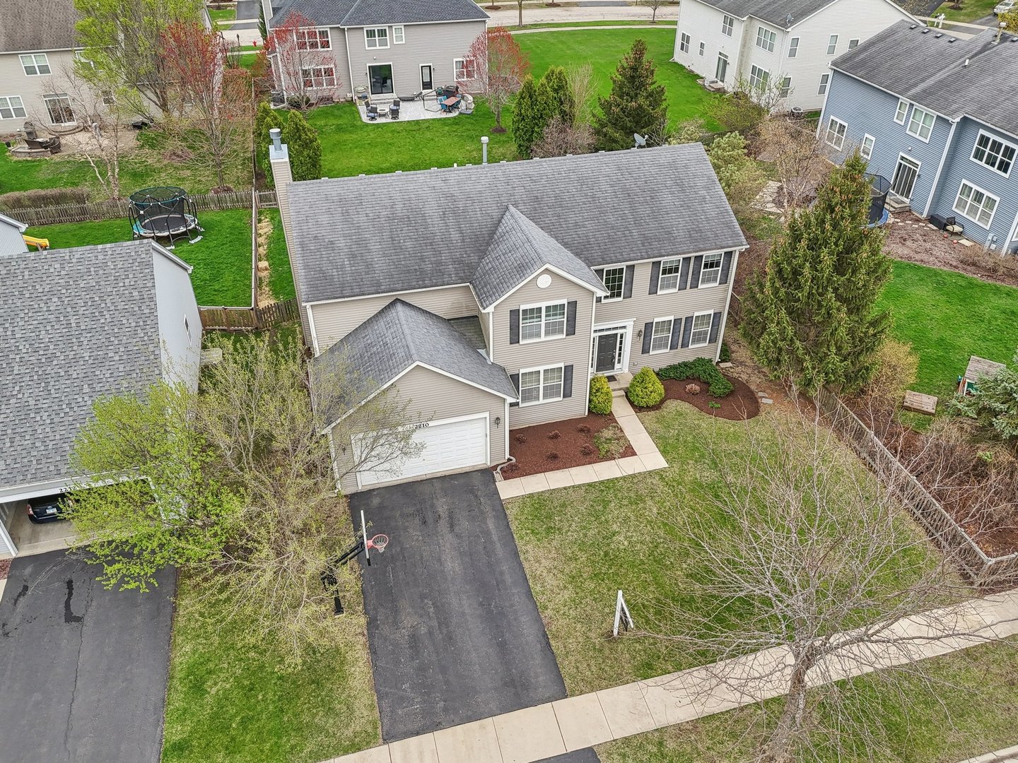 2210 Green Glade Way, Wauconda, IL 60084